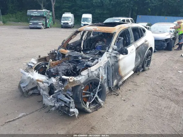 5UXUJ5C58KLA93307 2019 BMW X4 - Image 2