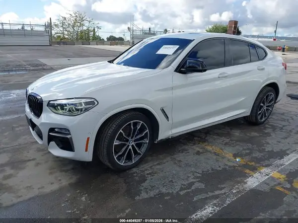 5UXUJ5C5XKLJ63774 2019 BMW X4 - Image 2
