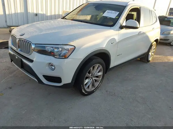5UXWX9C32H0W72328 2017 BMW X3 - Image 2