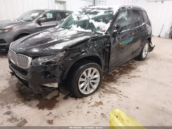 5UXWX9C33H0T23808 2017 BMW X3 - Image 2