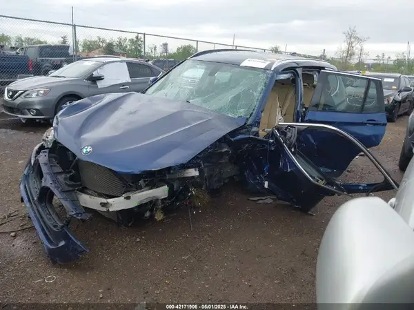 5UXWX9C50H0T09821 2017 BMW X3 - Image 2