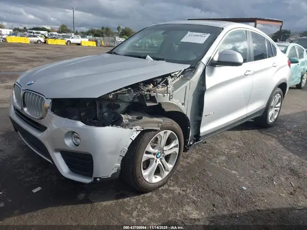 5UXXW3C3XH0T79913 2017 BMW X4 - Image 2
