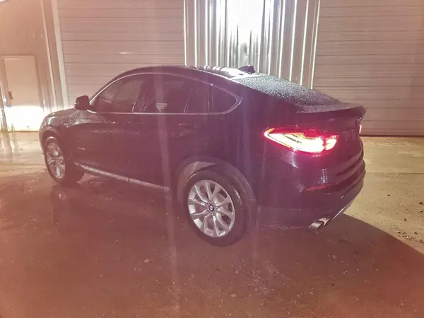 5UXXW3C50J0T80902 2018 BMW X4 - Image 2