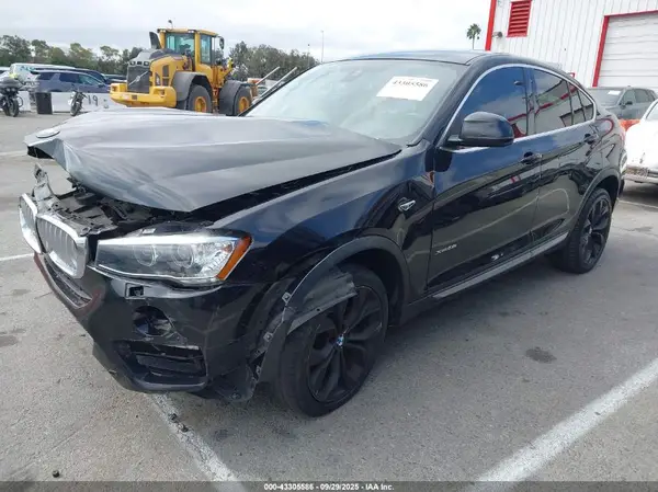 5UXXW3C51J0T81511 2018 BMW X4 - Image 2