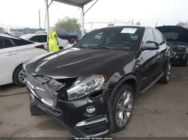5UXXW3C51J0Z60238 2018 BMW X4 - Image 2