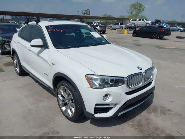 5UXXW3C52J0T82067 2018 BMW X4 - Image 1