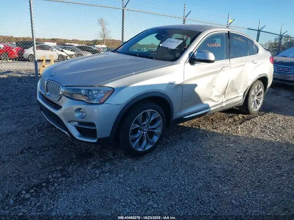 5UXXW3C55J0T82452 2018 BMW X4 - Image 2