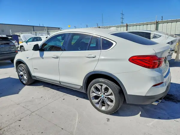 5UXXW3C56J0T82735 2018 BMW X4 - Image 2
