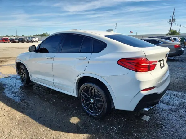 5UXXW3C56J0T83089 2018 BMW X4 - Image 2