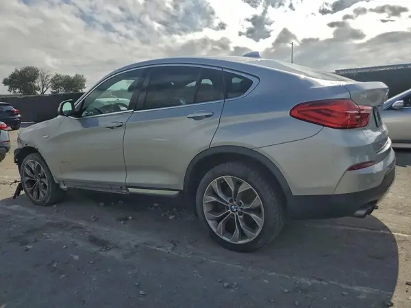 5UXXW3C57J0T81092 2018 BMW X4 - Image 2