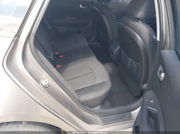5XXGT4L10GG012613 2016 KIA OPTIMA - Image 8