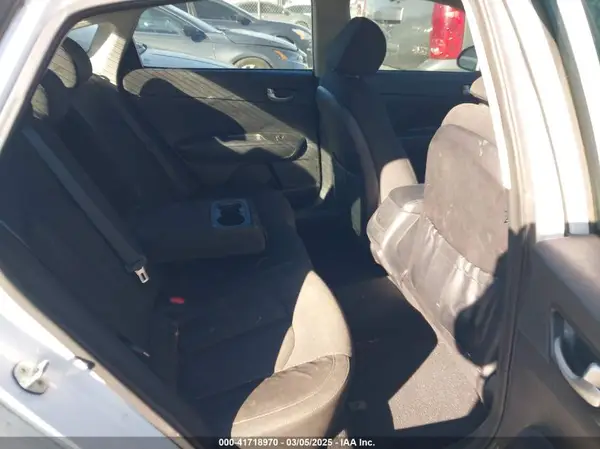 5XXGT4L10GG019366 2016 KIA OPTIMA - Image 8