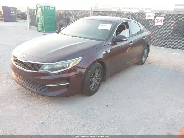 5XXGT4L10GG103655 2016 KIA OPTIMA - Image 2
