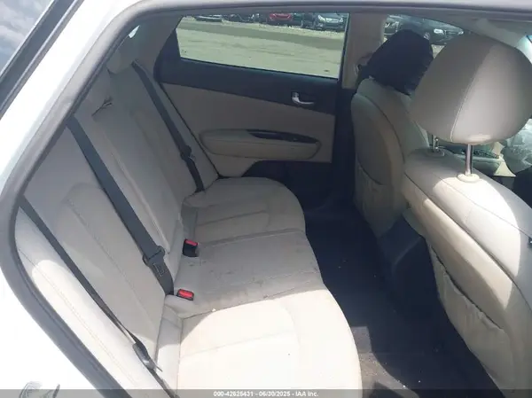 5XXGT4L11GG003662 2016 KIA OPTIMA - Image 8
