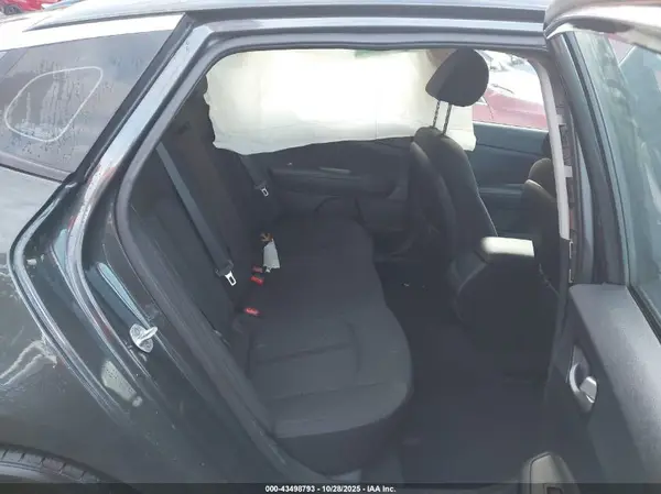 5XXGT4L11GG034832 2016 KIA OPTIMA - Image 8