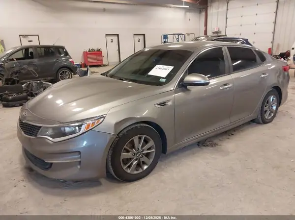 5XXGT4L11HG122393 2017 KIA OPTIMA - Image 2
