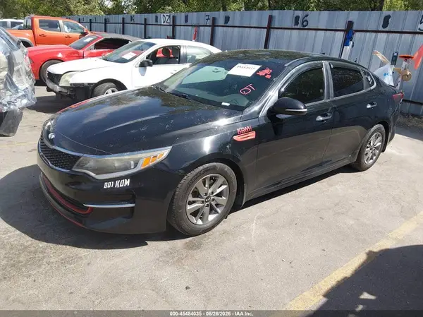5XXGT4L11JG241518 2018 KIA OPTIMA - Image 2