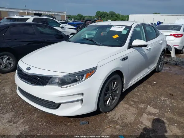 5XXGT4L11JG243835 2018 KIA OPTIMA - Image 2