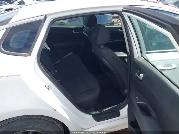 5XXGT4L11JG243835 2018 KIA OPTIMA - Image 8
