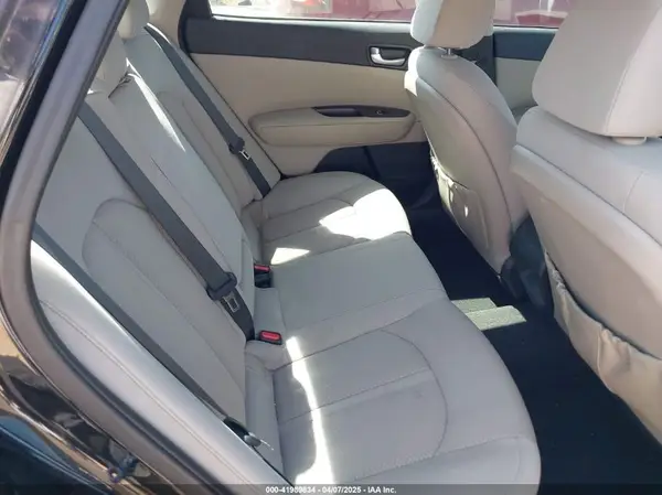 5XXGT4L12GG002889 2016 KIA OPTIMA - Image 8