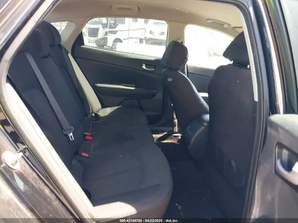 5XXGT4L12GG077169 2016 KIA OPTIMA - Image 8
