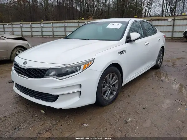 5XXGT4L12GG080508 2016 KIA OPTIMA - Image 2