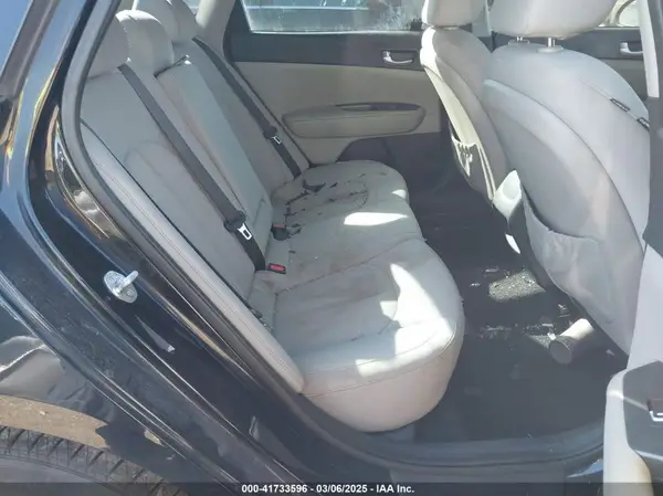 5XXGT4L14GG011237 2016 KIA OPTIMA - Image 8