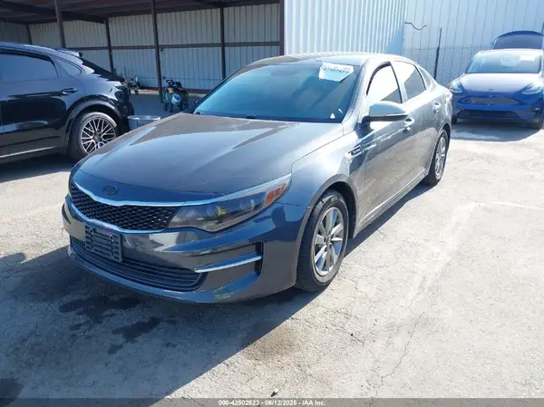 5XXGT4L14HG173077 2017 KIA OPTIMA - Image 2