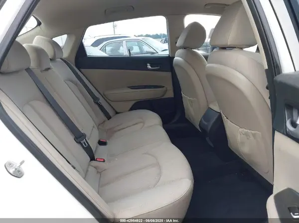 5XXGT4L15GG014163 2016 KIA OPTIMA - Image 8