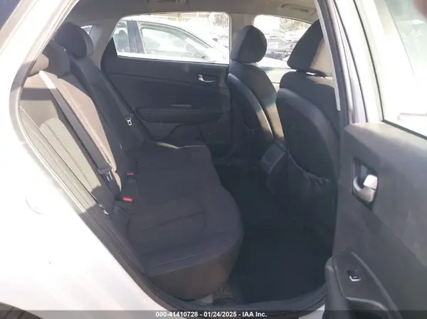 5XXGT4L15GG022697 2016 KIA OPTIMA - Image 8