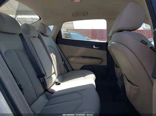 5XXGT4L15GG047633 2016 KIA OPTIMA - Image 8