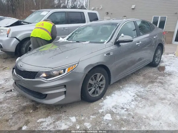 5XXGT4L15HG122025 2017 KIA OPTIMA - Image 2