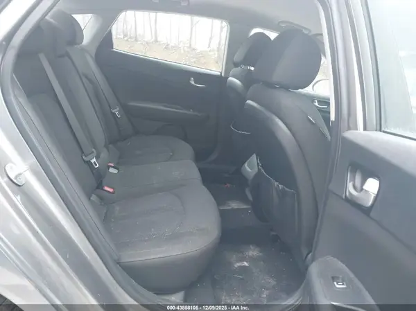 5XXGT4L15HG122025 2017 KIA OPTIMA - Image 8