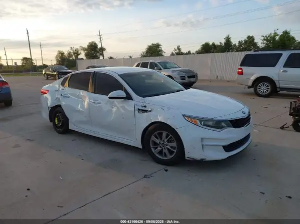 5XXGT4L15HG126026 2017 KIA OPTIMA - Image 1