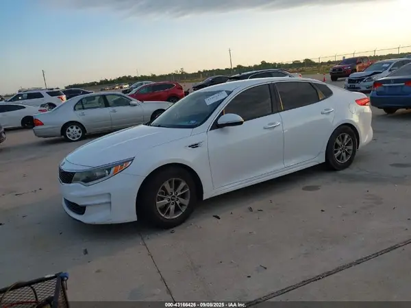 5XXGT4L15HG126026 2017 KIA OPTIMA - Image 2