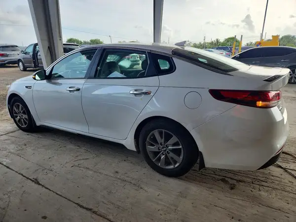 5XXGT4L15HG172228 2017 KIA OPTIMA - Image 2