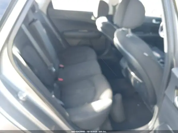 5XXGT4L15JG215410 2018 KIA OPTIMA - Image 8