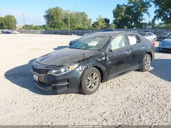 5XXGT4L15JG218162 2018 KIA OPTIMA - Image 2