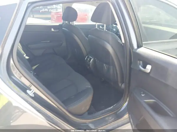 5XXGT4L16GG005617 2016 KIA OPTIMA - Image 8