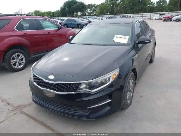 5XXGT4L16JG239747 2018 KIA OPTIMA - Image 2
