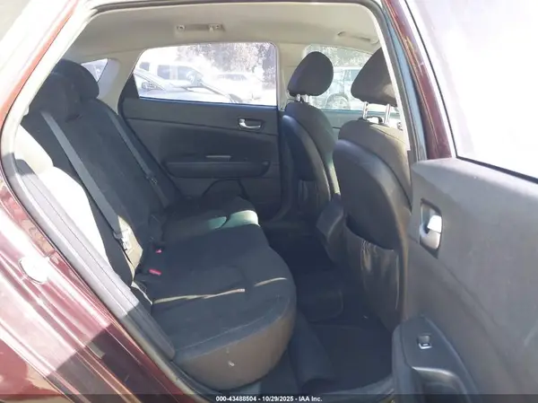 5XXGT4L17GG069147 2016 KIA OPTIMA - Image 8
