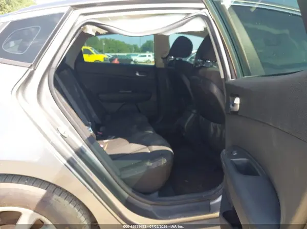 5XXGT4L17HG148609 2017 KIA OPTIMA - Image 8