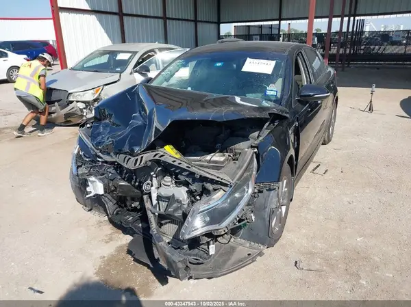5XXGT4L17HG150084 2017 KIA OPTIMA - Image 2