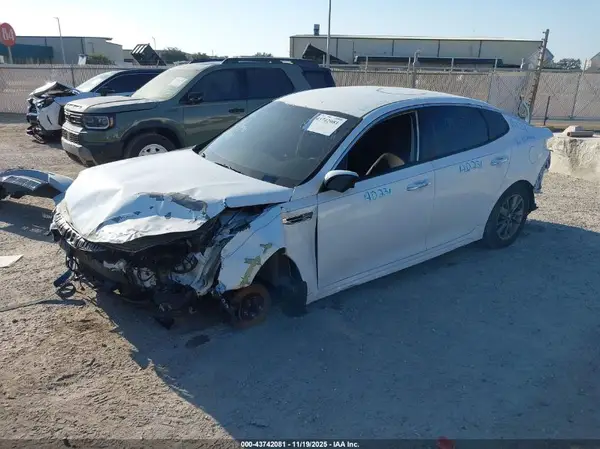 5XXGT4L18GG032849 2016 KIA OPTIMA - Image 2