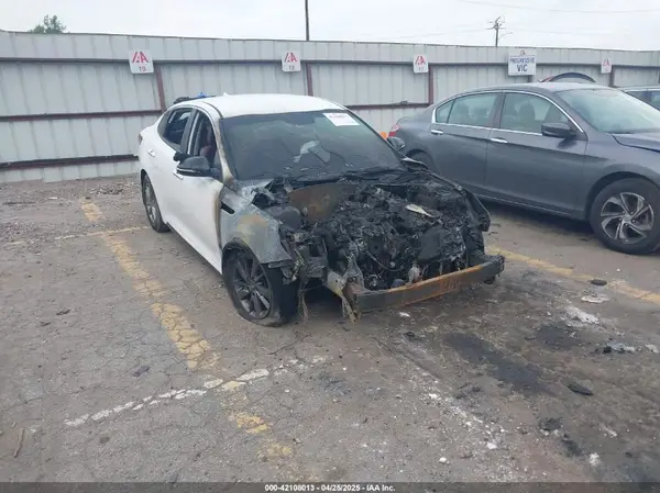 5XXGT4L18HG172210 2017 KIA OPTIMA - Image 1