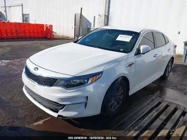 5XXGT4L18JG227079 2018 KIA OPTIMA - Image 2