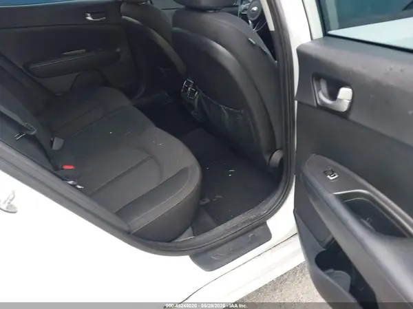 5XXGT4L19GG012271 2016 KIA OPTIMA - Image 8