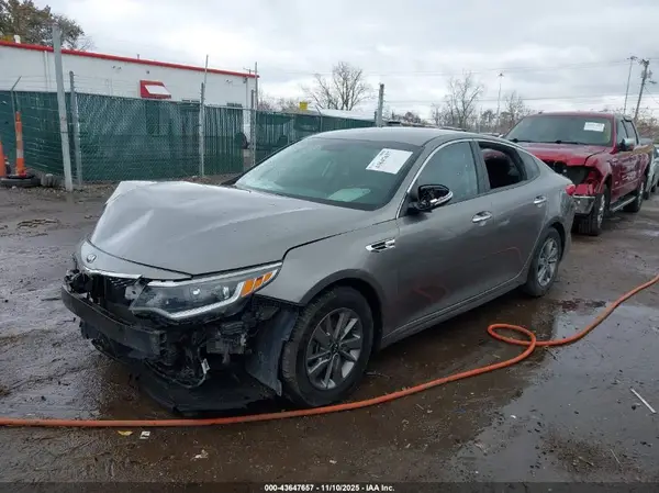 5XXGT4L1XJG215709 2018 KIA OPTIMA - Image 2
