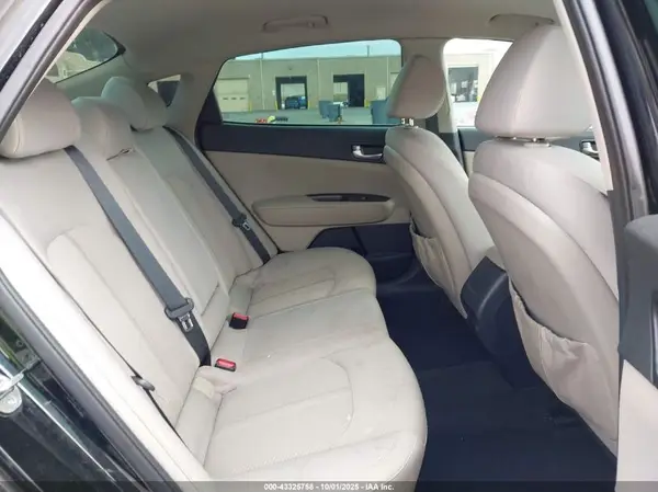 5XXGT4L30GG005100 2016 KIA OPTIMA - Image 8