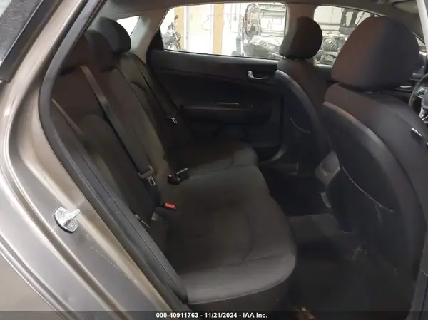 5XXGT4L30GG015741 2016 KIA OPTIMA - Image 8
